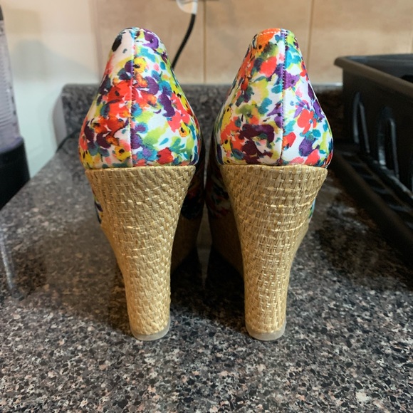 Multicolour Floral Wicker Wedges - Picture 3 of 5